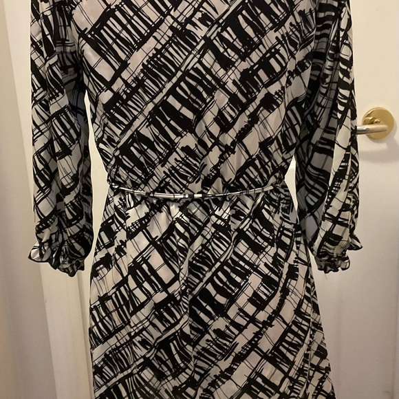 Black and cream ruffled mini dress - Picture 3 of 7